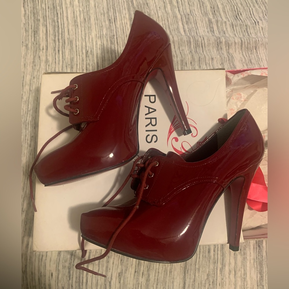 Paris Hilton Gail Burgandy Patent Heels, Size 7